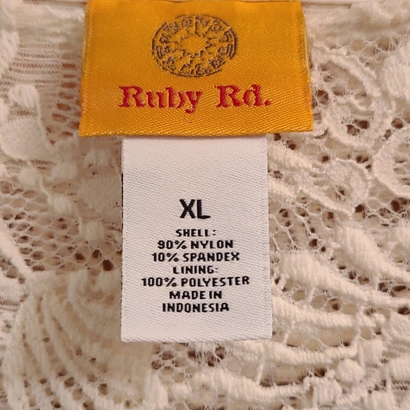 Ruby Rd. Ladies lace top. - Picture 3 of 4